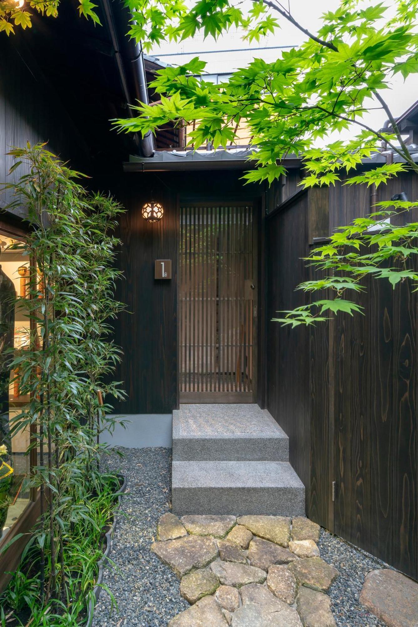 Hinaya Gojo Apartment