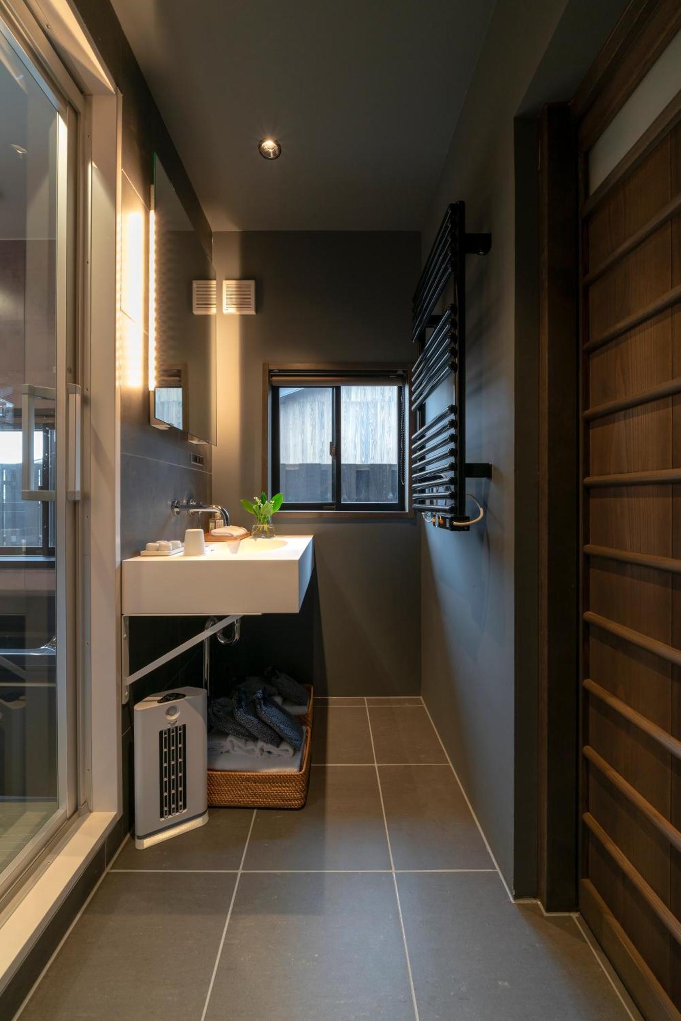 Hinaya Gojo Apartment *